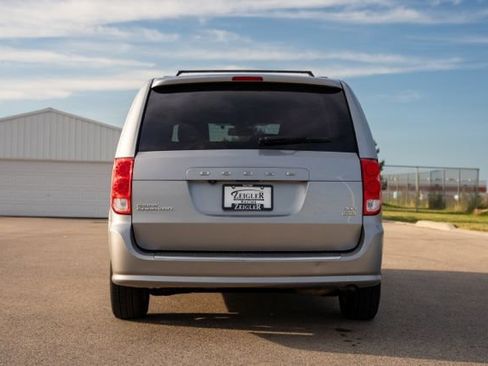 Used 2019 Dodge Grand Caravan SXT FWD image 6
