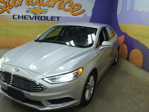 Used 2018 Ford Fusion SE w/ Equipment Group 202A FWD image 4