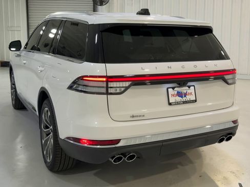 New 2026 Lincoln Aviator AWD image 8