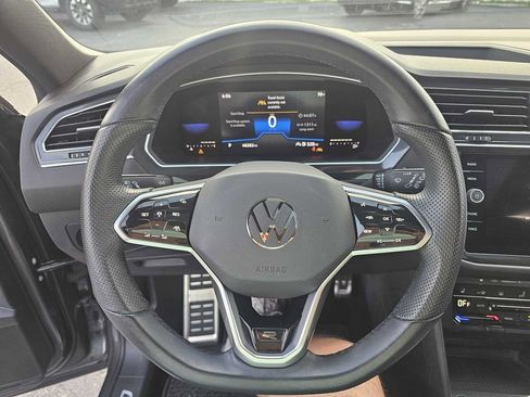 Used 2022 Volkswagen Tiguan SE R-Line image 10