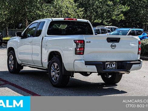 Certified 2025 Nissan Frontier SV RWD image 8