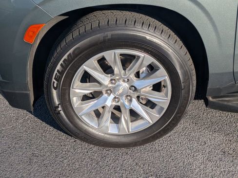 Used 2023 Chevrolet Suburban Premier image 12