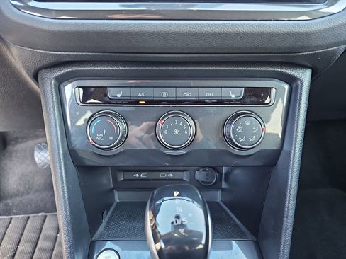 Used 2024 Volkswagen Tiguan SE image 33