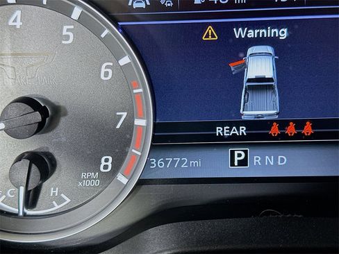 Used 2024 Nissan Titan SV w/ SV Convenience Package image 24