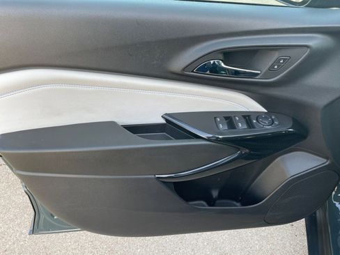 Used 2025 Chevrolet Trax LT w/ LT Convenience Package image 18