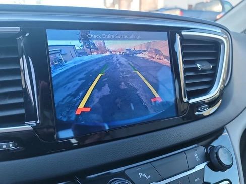 Used 2017 Chrysler Pacifica Touring-L Plus image 19