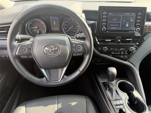 Used 2022 Toyota Camry SE image 12