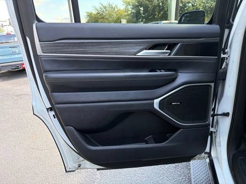 Used 2024 Jeep Wagoneer Series II w/ Flexible Seating Group RWD image 13