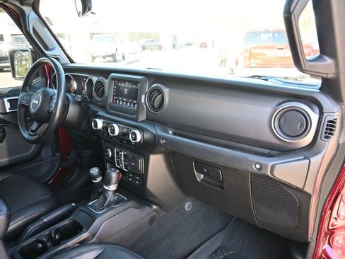 Used 2021 Jeep Gladiator Sport image 23
