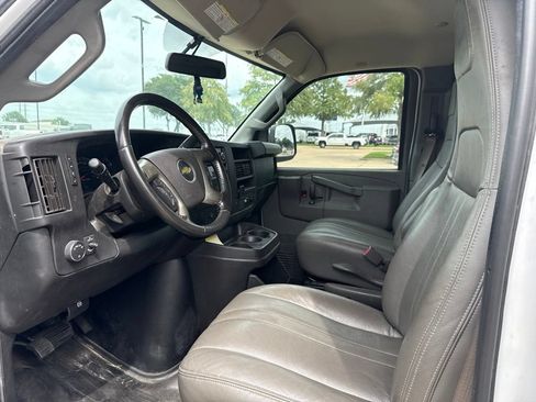 Used 2019 Chevrolet Express 2500 w/ Driver Convenience Package RWD image 3