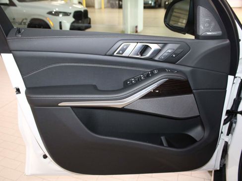 Used 2026 BMW X5 xDrive40i image 10