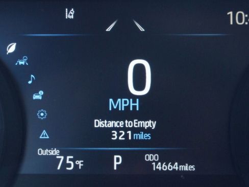 Used 2025 Toyota Sienna LE image 4