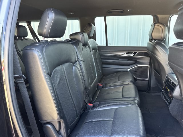 Used 2024 Jeep Wagoneer L Series II w/ Flexible Seating Group RWD image 30