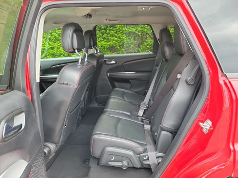 Used 2017 Dodge Journey GT w/ Driver Convenience Group FWD image 14