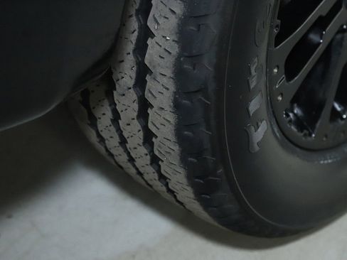 Used 2019 Nissan Titan SL w/ Midnight Edition image 37