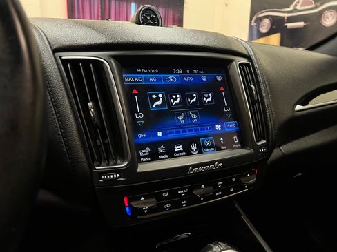 Used 2018 Maserati Levante AWD/4WD image 32