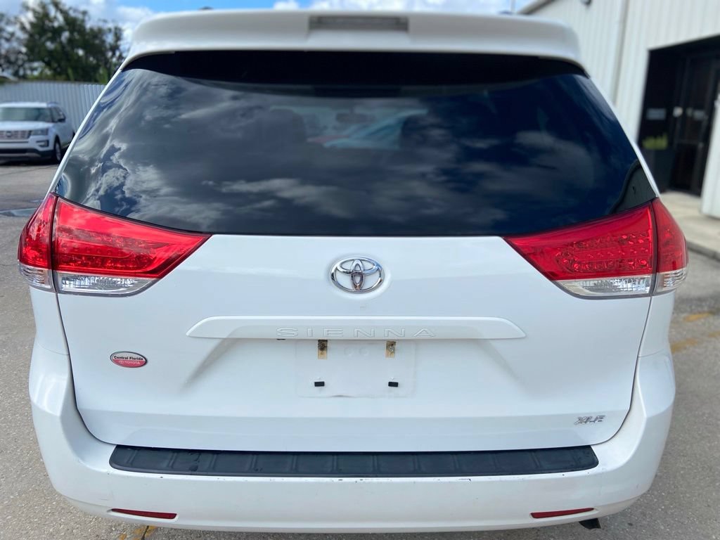 Used 2014 Toyota Sienna XLE FWD image 4