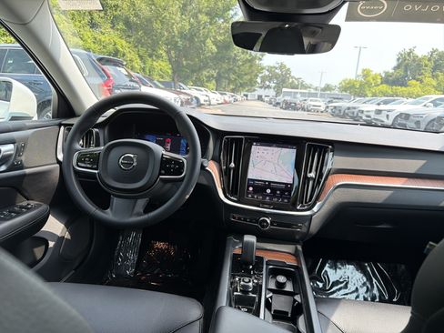 Certified 2024 Volvo V60 B5 Cross Country Plus w/ Protection Package Premier AWD/4WD image 21