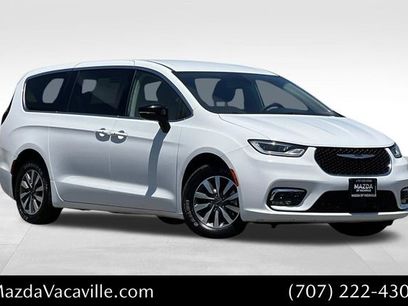 Used 2024 Chrysler Pacifica Limited