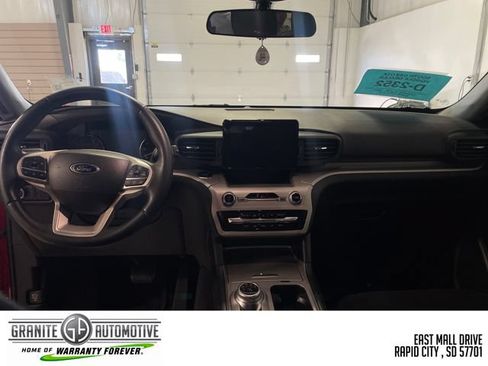 Used 2023 Ford Explorer XLT AWD/4WD image 15