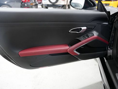 Used 2017 Porsche 718 Boxster RWD image 27