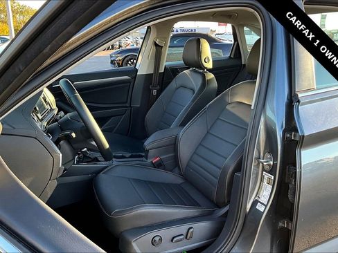 Used 2024 Volkswagen Jetta SE image 19
