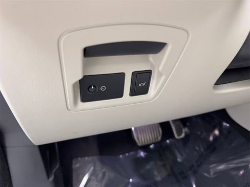 Used 2021 Land Rover Range Rover Velar R-Dynamic S image 55