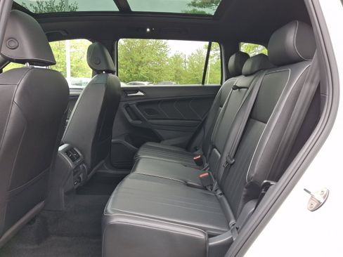 Certified 2024 Volkswagen Tiguan SE R-Line AWD/4WD image 11