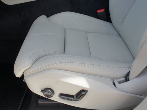 New 2026 Volvo XC60 B5 Ultra w/ Protection Package Premier image 19