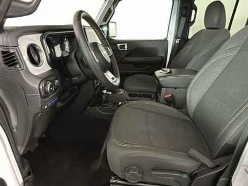 Used 2024 Jeep Wrangler Unlimited Sahara AWD/4WD image 11