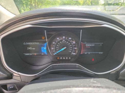 Used 2017 Ford Fusion SE w/ Fusion SE Technology Package FWD image 19