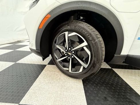 New 2026 Chevrolet Equinox EV LT image 9