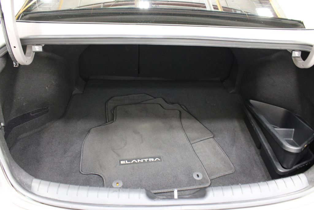 Used 2024 Hyundai Elantra Limited FWD image 31