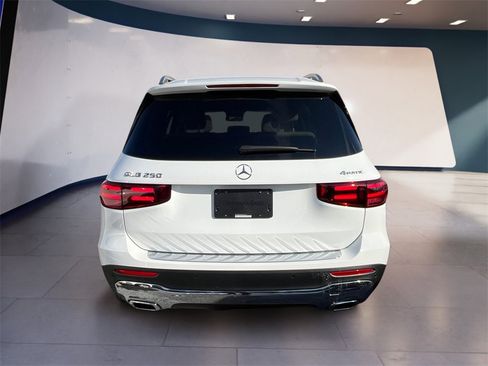 Certified 2025 Mercedes-Benz GLB 250 4MATIC image 4