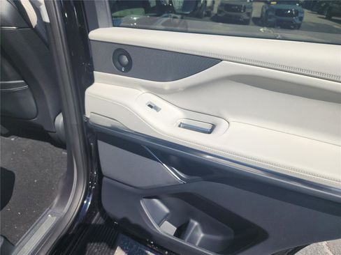 New 2026 Lincoln Navigator Premiere AWD/4WD image 20