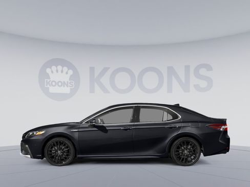 Used 2021 Toyota Camry XSE w/ Navigation Upgrade Package FWD image 4