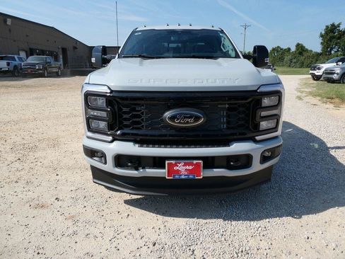 New 2026 Ford F250 Lariat w/ Black Appearance Package AWD/4WD image 9