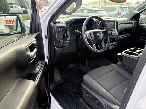 Used 2025 Chevrolet Silverado 1500 Custom image 6