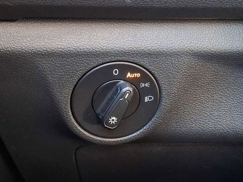 Used 2019 Volkswagen Jetta SE w/ Cold Weather Package image 24