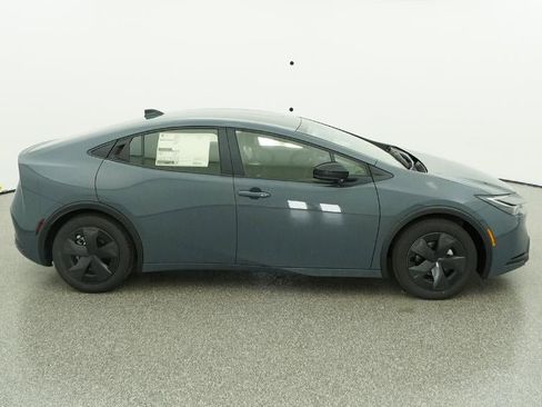 New 2026 Toyota Prius LE image 11
