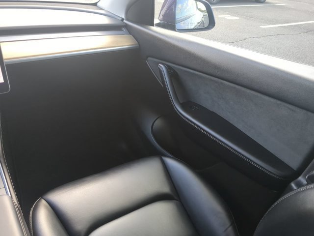 Used 2022 Tesla Model Y Long Range AWD/4WD image 16