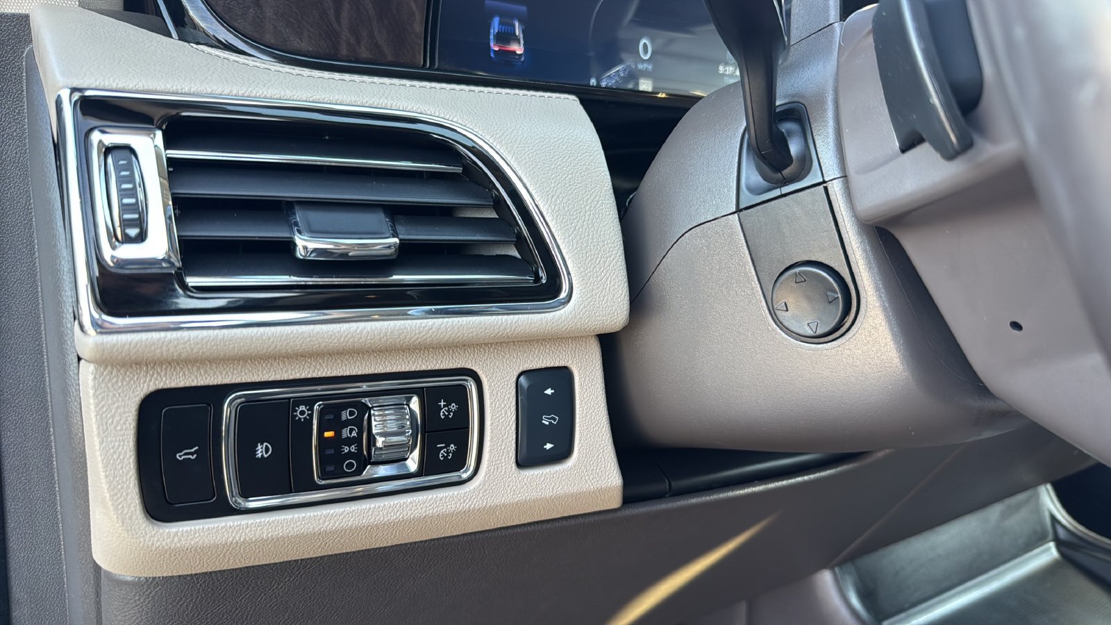 Used 2024 Lincoln Navigator Reserve AWD/4WD image 17