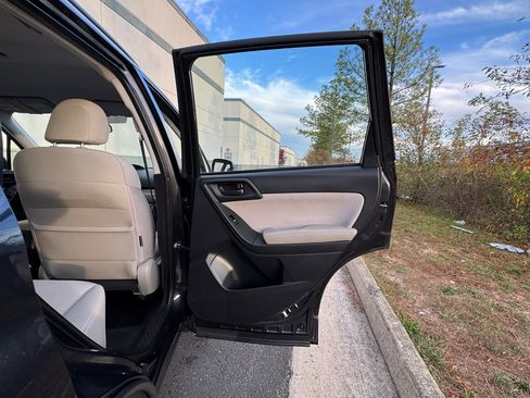 Used 2016 Subaru Forester 2.5i w/ Alloy Wheel Package image 12