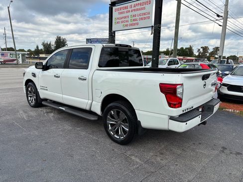 Used 2017 Nissan Titan SV image 6