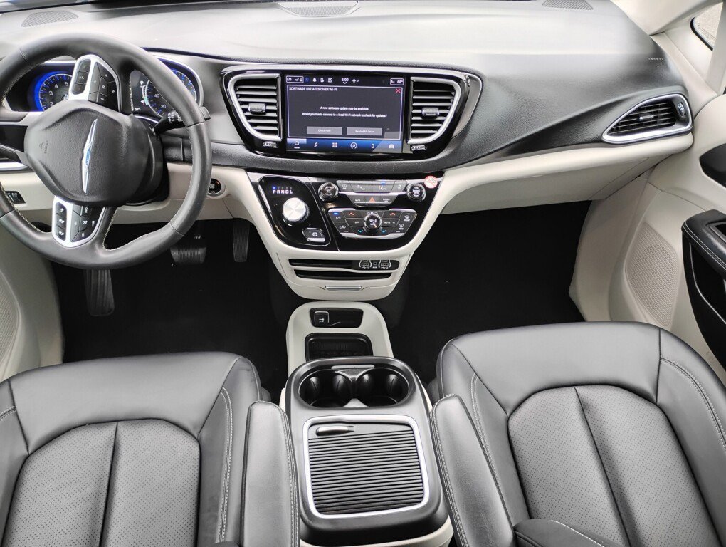 Used 2024 Chrysler Pacifica Touring-L FWD image 10