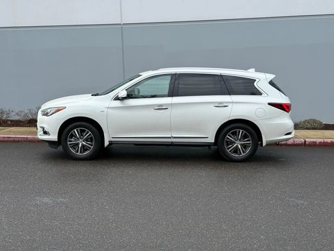 Used 2017 INFINITI QX60 AWD w/ Premium Plus Package image 2