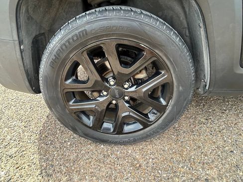 Used 2018 Jeep Renegade Altitude FWD image 8