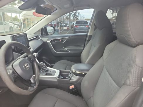 Used 2021 Toyota RAV4 LE image 17