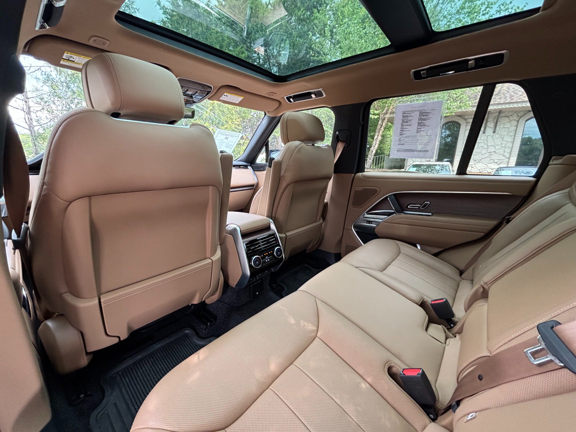 Used 2025 Land Rover Range Rover SE AWD/4WD image 16