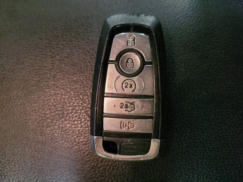 Used 2018 Ford Explorer XLT w/ Equipment Group 201A FWD image 32
